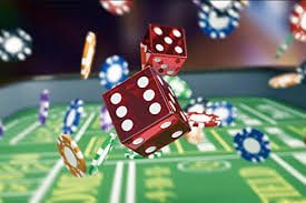 mnk123 App ဖြင့် Mobile Slots ကစားနေသော မြန်မာကစားသမား မြင်ကွင်း