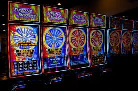 mnk123 စလော့ဂိမ်း အမျိုးမျိုး Jackpot Slots ကစားနေသော မြင်ကွင်း